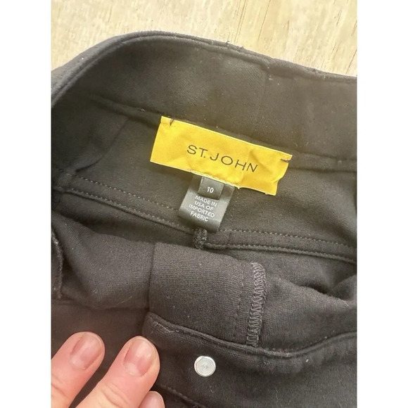 ST. JOHN Women’s Sz 10 Black Pants Straight  Dress Slacks Gold Hardware Stretch - Picture 2 of 4